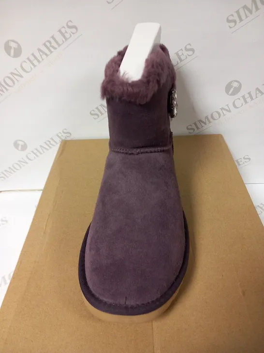 BOXED UGG W MINI BAILEY BUTTON GEM WINT SIZE 7