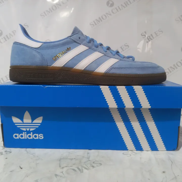 SPEZIAL TRAINERS IN LIGHT BLUE UK SIZE 10 4628592-Simon Charles Auctioneers