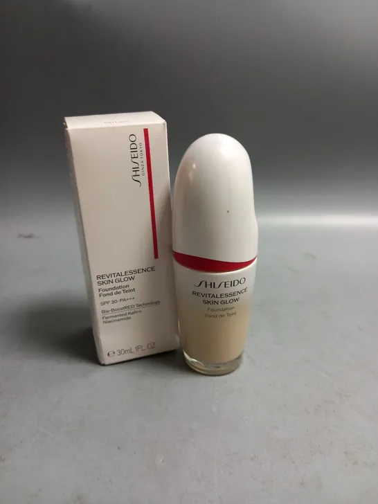 BOXED SHISEIDO REVITALESSENCE SKIN GLOW FOUNDATION SPF 30 30ML