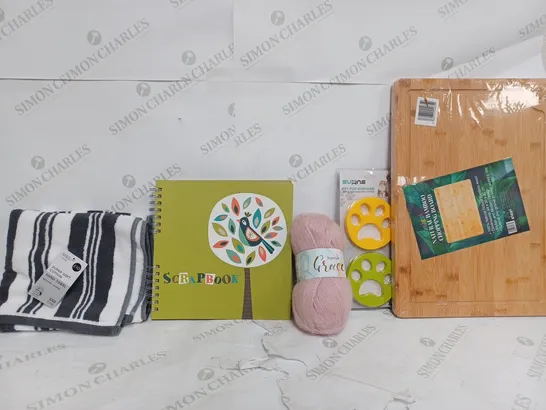 BOX OF APPROX 30 ASSORTED ITEMS TO INCLUDE - M&S SUPER SOFT COTTON HAND TOWEL - SCRAPBOOK - NATURAL BAMBOO CHOPPING BOARD ECT 