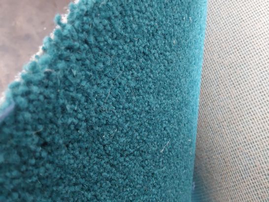 ROLL OF QUALITY TURQUOISE CARPET 4 × 5M