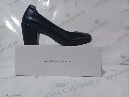 BOXED PAIR OF DREAMPAIRS BLOCK HEEL SLIP-ON SHOES IN BLACK UK SIZE 6