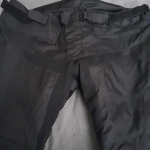 RST BIKER TROUSERS IN BLACK SIZE 44