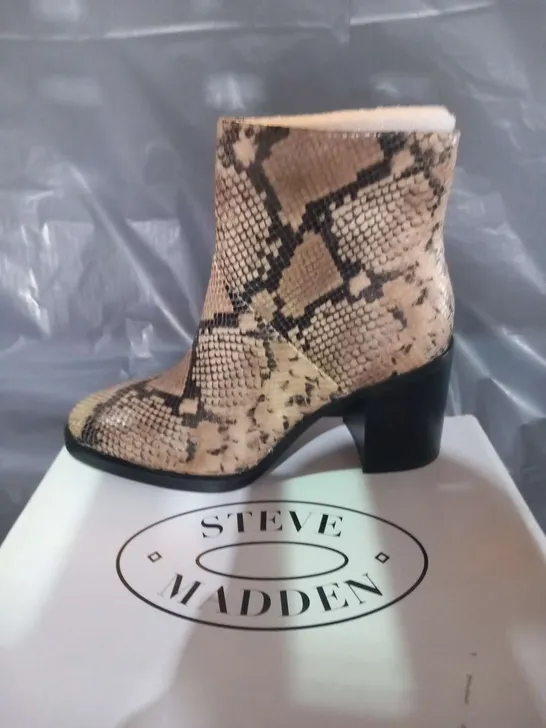 BOXED STEVE MADDEN TENLEY BEIGE COMBO ANKLE BOOTS SIZE 8