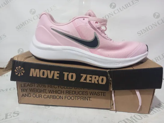 BOXED PAIR OF NIKE STAR RUNNER TRAINERS IN PINK/BLACK UK SIZE 5