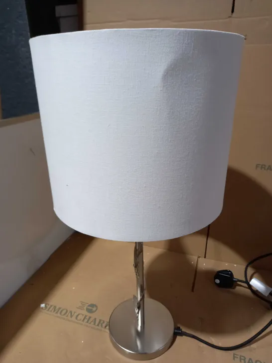 DESIGNER LEAF DETAL TABLE LAMP