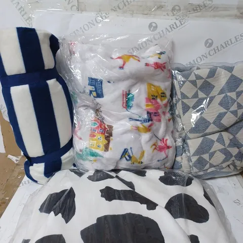 BOX OF APPROX. 15 ASSORTED ITEMS TO INCLUDE - EARLYS OF WITNEY LONGLEAT COTTON THROW - UNBRANDED COW PATTERNED THROW - DEEPDOWN PICNIC BLANKET ECT