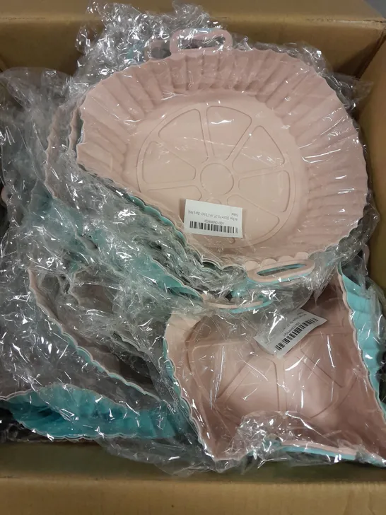 APPROXIMATELY 40 CIRCULAR SILICONE CAKE TINS 