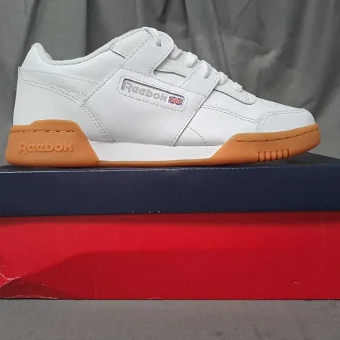 BOXED PAIR OF REEBOK WORKOUT PLUS SHOES IN WHITE UK SIZE 7