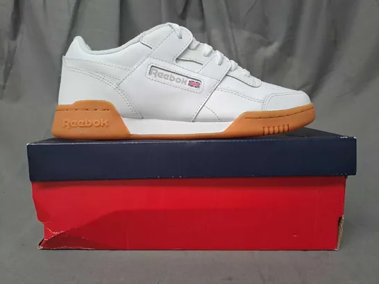 BOXED PAIR OF REEBOK WORKOUT PLUS SHOES IN WHITE UK SIZE 7