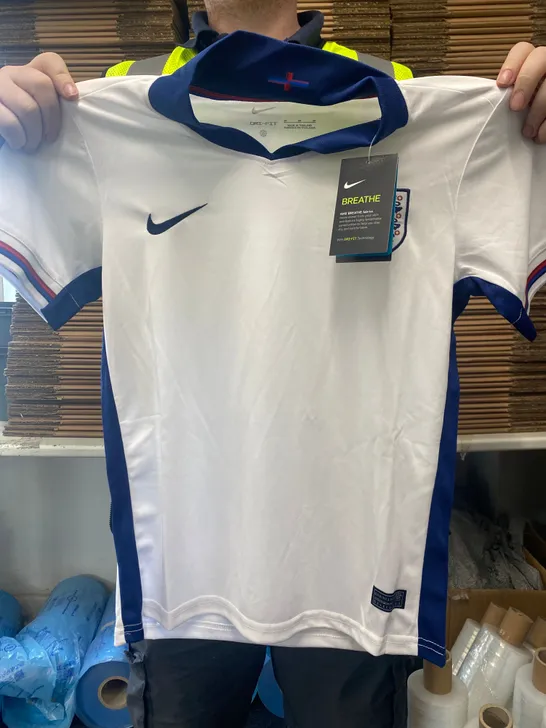 NIKE ENGLAND HOME FOOTBALL SHIRT & SHORTS- SIZE 26