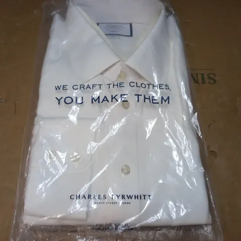 CHARLES TYRWHITT WHITE NON IRON HERRINGBONE CLASSIC FIT SHIRT - 44/86cm