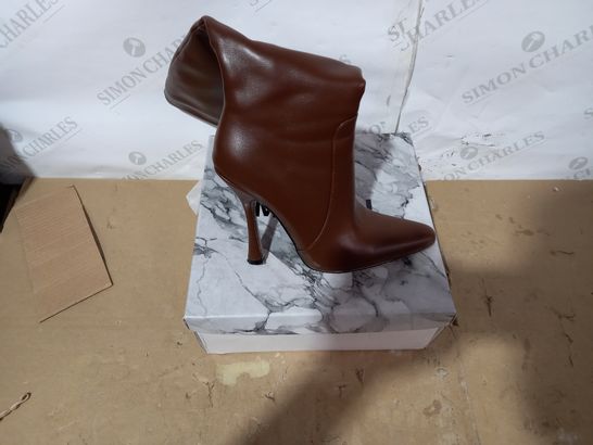 BOXED PAIR OF PRETTY LITTLE THING BROWN FAUX LEATHER BOOTS SIZE 3