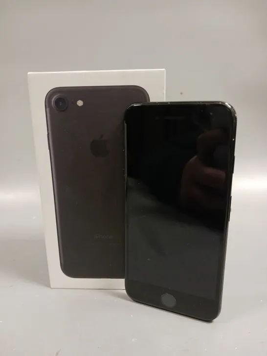 BOXED APPLE IPHONE 7 SMARTPHONE 