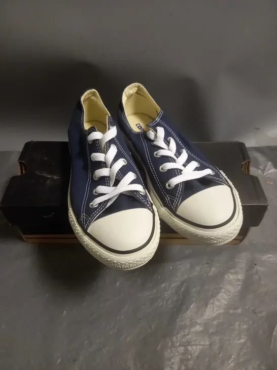 CONVERSE ALL STARS BLUE AND WHITE LACE UP PUMPS SIZE 2.5