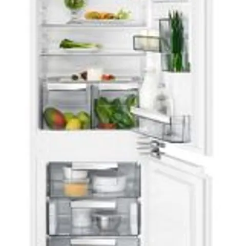 AEG INTEGRATED 6000 TWIN TEC NO FROST 70/30 FRIDGE FREEZER Model SCE818C5TC