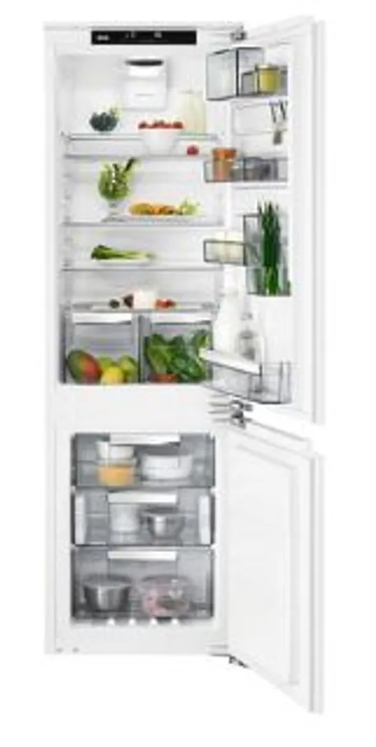 AEG INTEGRATED 6000 TWIN TEC NO FROST 70/30 FRIDGE FREEZER Model SCE818C5TC RRP £1417