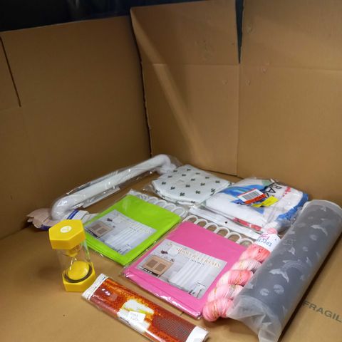 LARGE BOX OF APPROXIMATELY 25 ASSORTED HOUSEHOLD ITEMS TO INCLUDE SHOWER CURTAINS, CURTAINS AND GRAB RAILNGS