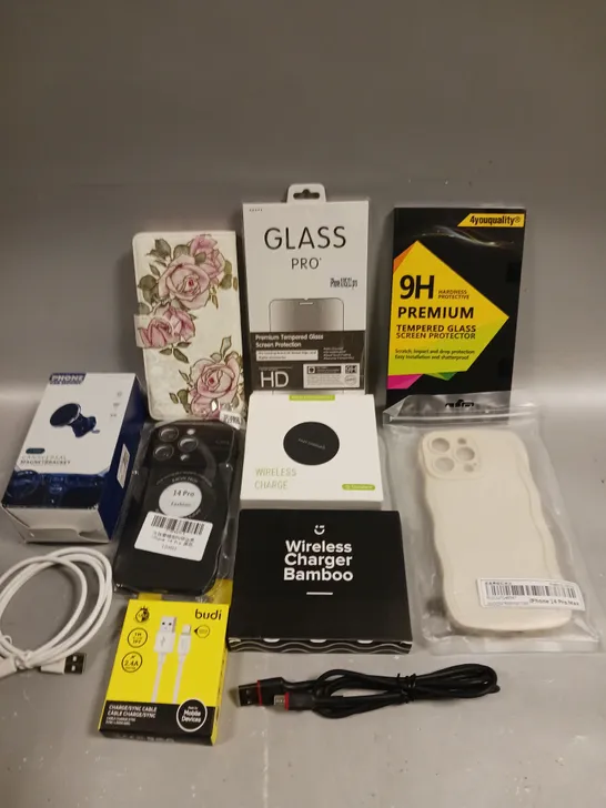 APPROXIMATELY 30 ASSORTED SMARTPHONE ACCESSORIES TO INCLUDE PROTECTIVE CASES, CHARGING CABLES, SCREEN PROTECTORS ETC 