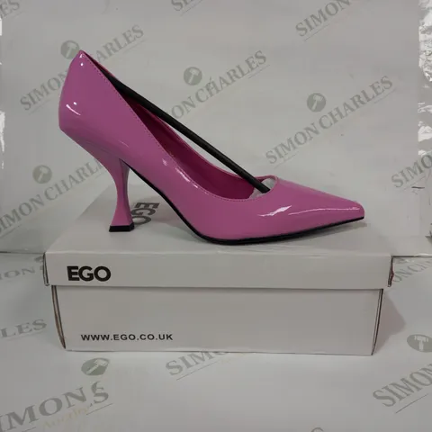 BOXED PAIR OF EGO CLOSED AND POINTED TOE HEELS IN PINK UK SIZE 6