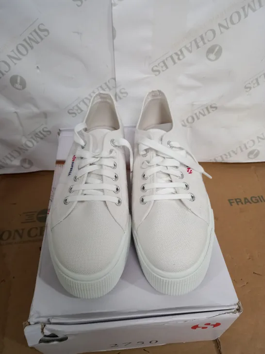 BOXED PAIR OF SUPERGA LINEA UP AND DOWN WHITE TRAINERS SIZE 6