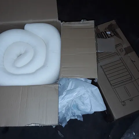 PALLET OF LARGE QUANTITY OF ASSORTED ITEMS TO INCLUDE A HEATER, A FOAM MATTRESS,  A CHRISTMAS TREE TEMPLATE AND A BLANKET 