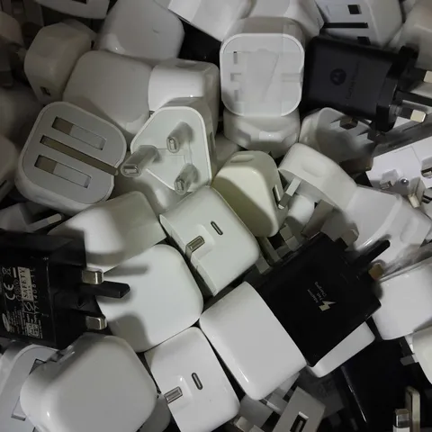 BOX OF APPROXIMATELY 150 ASSORTED USB/C PHONE PLUGS