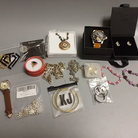 APPROXIMATELY 25 ASSORTED JEWELLERY PRODUCTS TO CONTAIN RINGS, BRACELETS, WATCHES ETC 
