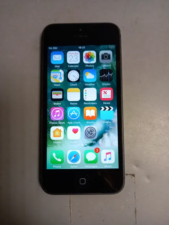 APPLE IPHONE 5 (16GB) - MD297B/A MOBILE PHONE