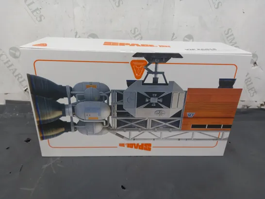 BOXED AND SEALED A GERRY ANDERSON SPACE: 1999 VIP EAGLE SPACE SHUTTLE – SPECIAL LIMITED EDITION MODEL ROCKET