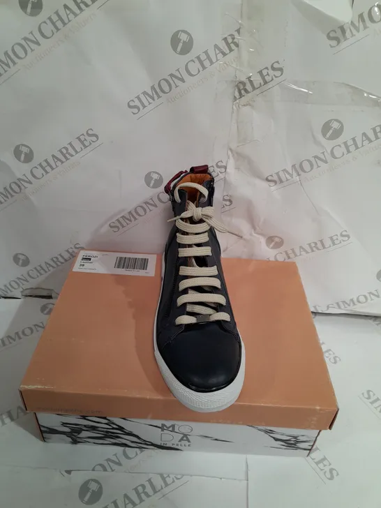 BOXED MODA FEROZI NAVY LEATHER TRAINERS SIZE 39