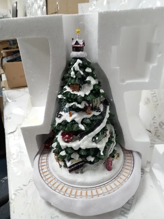 BOXED PORCELAIN CHRISTMAS TREE DECORATION 