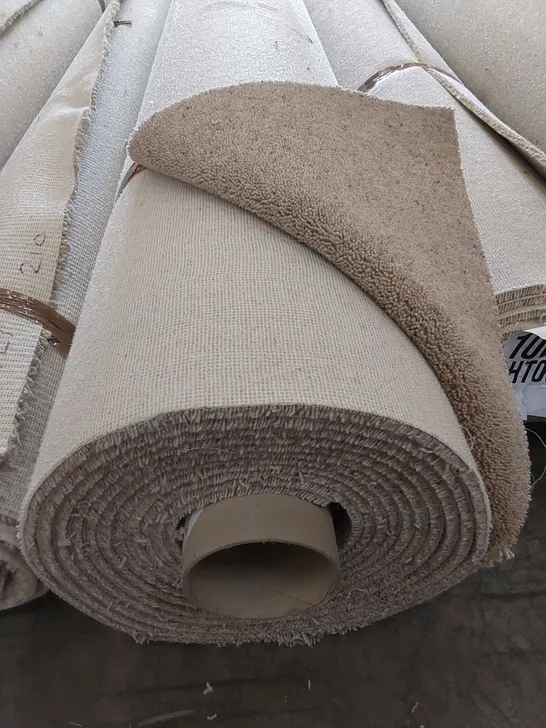 ROLL OF QUALITY DIM BERBER CLEVELAND WAY CARPET // SIZE: APPROX 4 X 8.05m