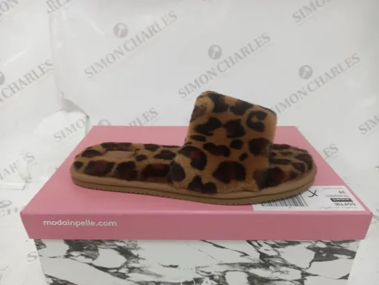 MODA IN PELLE SOFTIE SLIDE SLIPPERS - SIZE 6