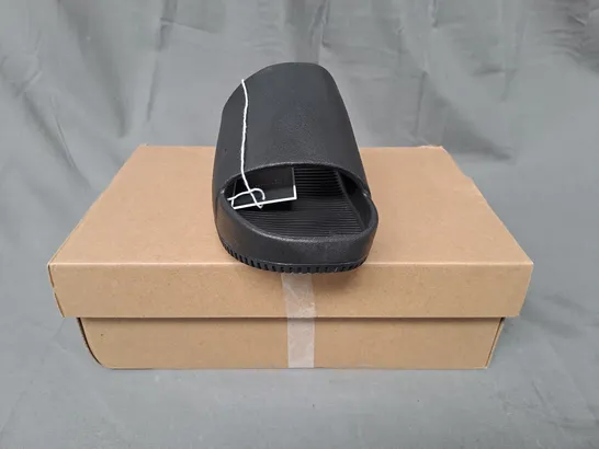 BOXED PAIR OF NIKE CALM SLIDERS IN BLACK UK SIZE 4.5