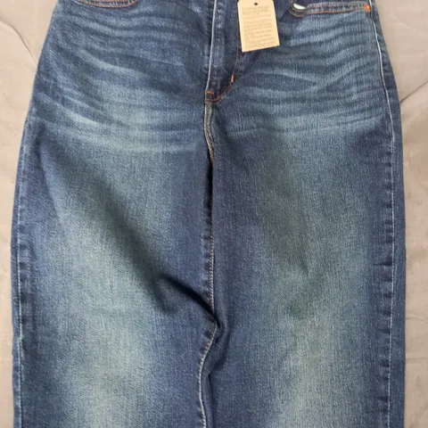 LEVI'S HIGH-WAISTED MOM JEANS IN BLUE SIZE 28/27