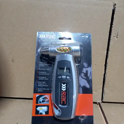 RAC DIGITAL TYRE GUAGE & EMERGENCY SCREEN HAMMER