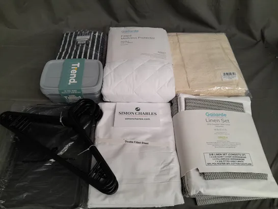 LOT OF 9 ASSORTED HOUSEHOLD ITEMS TO INCLUDE MATTRESS PROTECTOR, LINEN SET, OVEN GLOVE AND DOUBLE DUVET