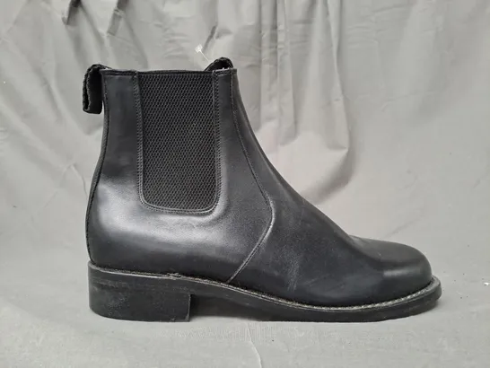 BOXED PAIR OF AMBLERS CHELSEA BOOTS IN BLACK SIZE UNSPECIFIED