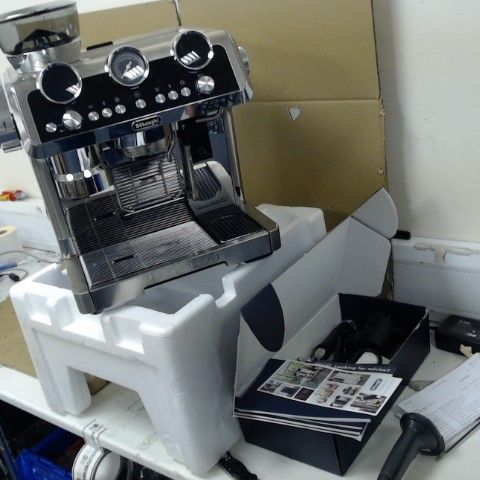 DELONGHI LA SPECIALISTA MAESTRO PREMIUM PUMP COFFEE MACHINE - EC9665.M - SILVER/BLACK