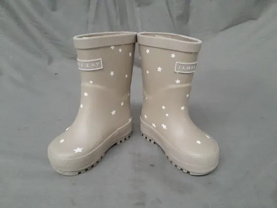 BOXED PAIR OF JAMIE KAY KID'S RUBBER GUMBOOTS IN BASIL W. STAR PRINT UK SIZE 3