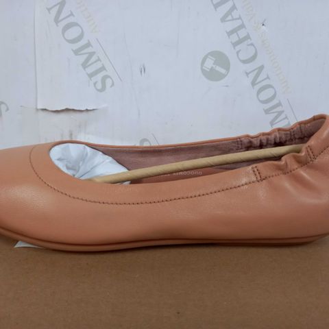BOXED PAIR OF FITFLOPS BALLERINAS (BROWN LEATHER), SIZE 6 UK