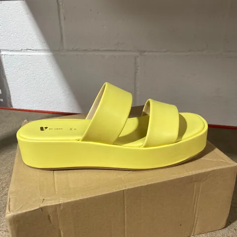 BOXED PAIR OF VERY YELLOW OPEN TOP SHOES SIZE 6