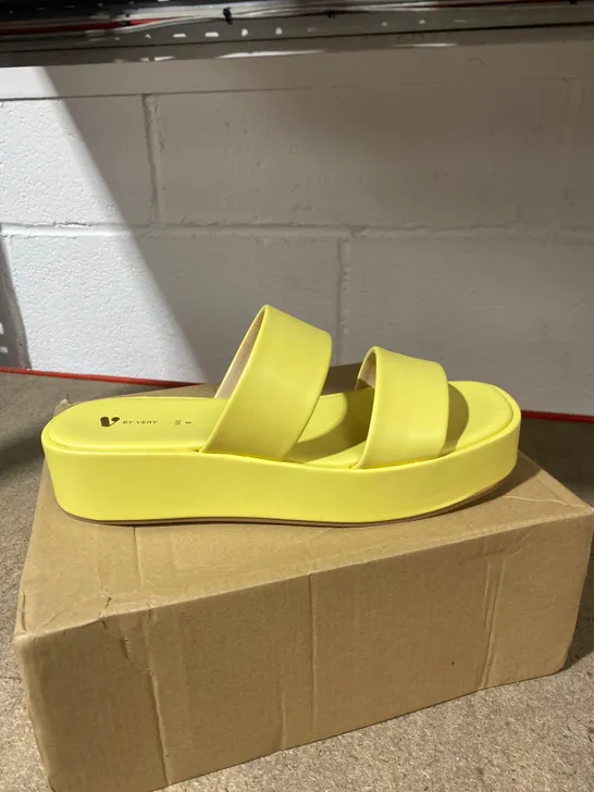 BOXED PAIR OF VERY YELLOW OPEN TOP SHOES SIZE 6