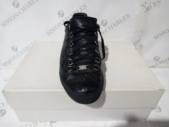 BOXED PAIR OF BALENCIAGA SHOES IN BLACK EU SIZE 41