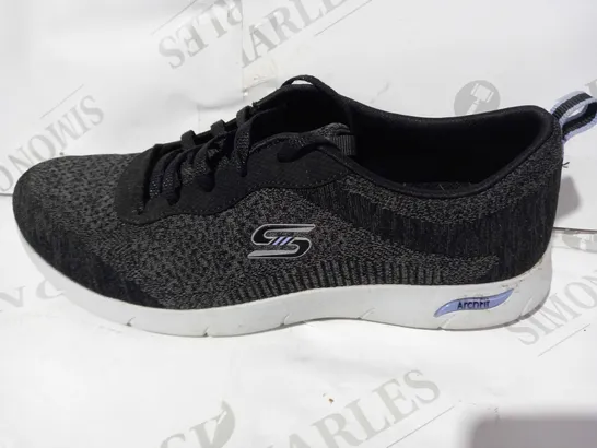 BOXED PAIR OF SKECHERS ARCH FIT REFINE TRAINERS (BLACK), SIZE 6 UK