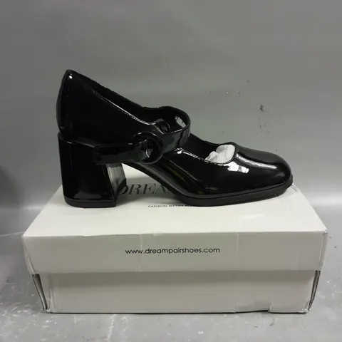 BOXED PAIR OF DREAM PAIRS MID RISE SHINY BLACK SHOES - 5