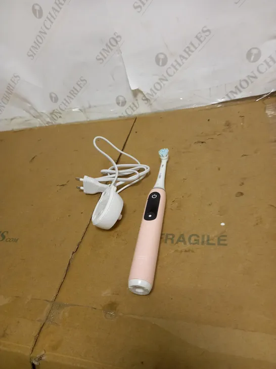 ORAL-B IO8 - ELECTRIC TOOTHBRUSH 