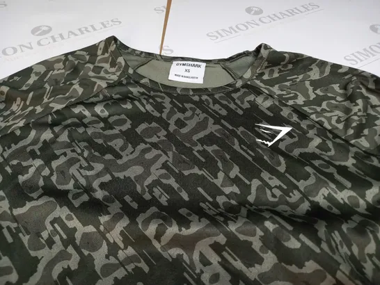 GYMSHARK CROP TOP IN CAMO GREEN - XS