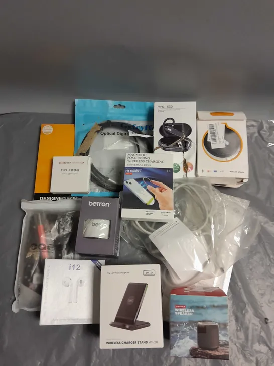 BOX OF APPROX 30 ELETRICAL ITEMS AND ACCESSORIES TO INCLUDE BETRON PORTABLE SPEAKER, STEREO SUPER MINI WIRELESS HEADSET, INIU WIRELESS CHARGER STAND ETC 